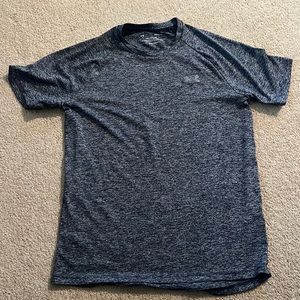 Men’s under armour small tee shirt